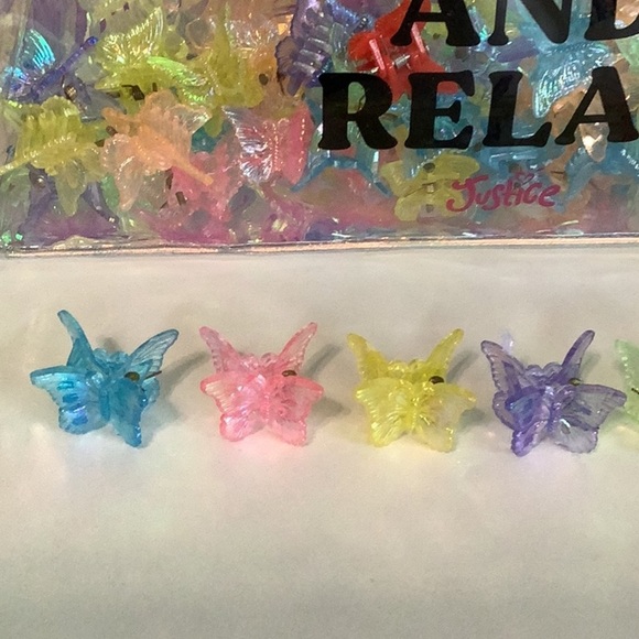 Justice Clear Cosmetic Bag with Assorted Colorful Butterfly Clips - Picture 2 of 4